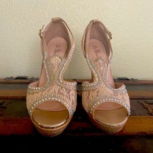 De Blossom Collection Rhine stone lace platform high heels size 10